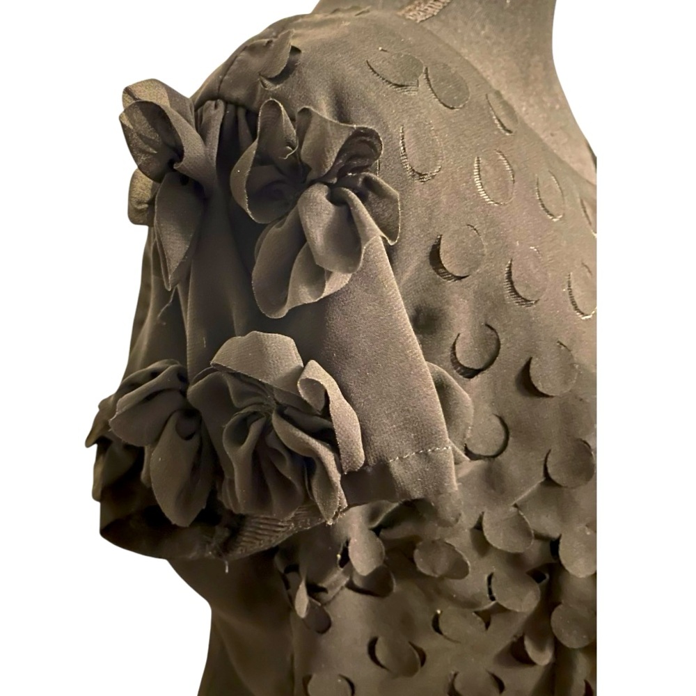 DOWNEAST Black Cut Out Flower Tee Shirt Top Short Sleeve Scoop Neck MEDIUM